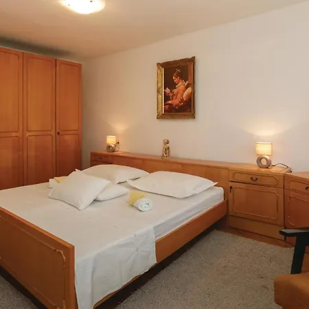 Apartament Two-bedroom With Sea View In Kastel Kambelovac