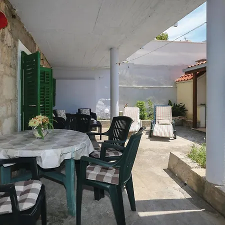 Two-bedroom With Sea View In Kastel Kambelovac Kaštela