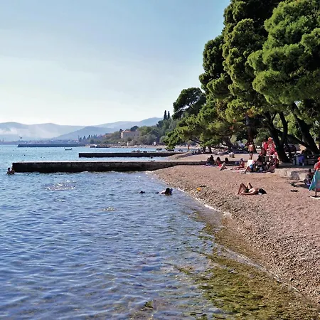 Two-bedroom With Sea View In Kastel Kambelovac
