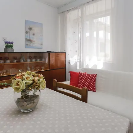 Two-bedroom With Sea View In Kastel Kambelovac * Kaštela