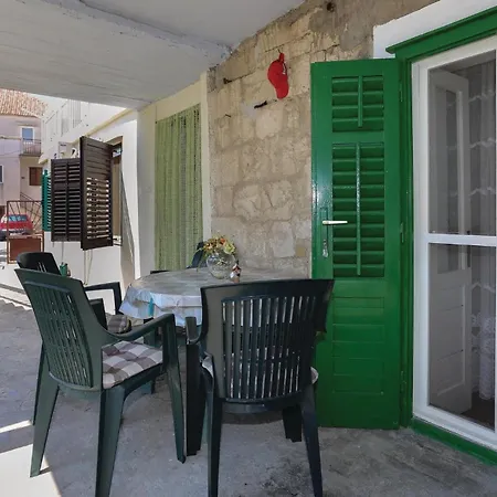 Two-bedroom With Sea View In Kastel Kambelovac * Kaštela